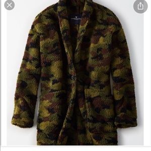 NWOT American Eagle Camo Sherpa